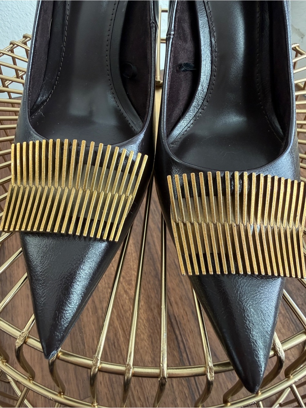 Brown pointed toe pumps with gold accent - Picture 2 of 8